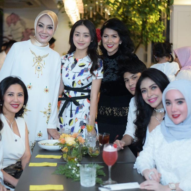 Potret Kedekatan Natasha Wilona dan Ibu Verrell Bramasta (instagram/@vennamelindareal)