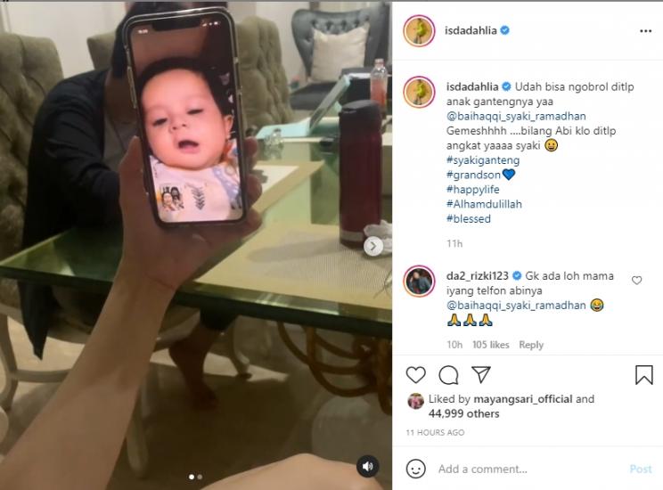Iis Dahlia ngobrol bareng anak Rizki DA. (Instagram/isdadahlia)
