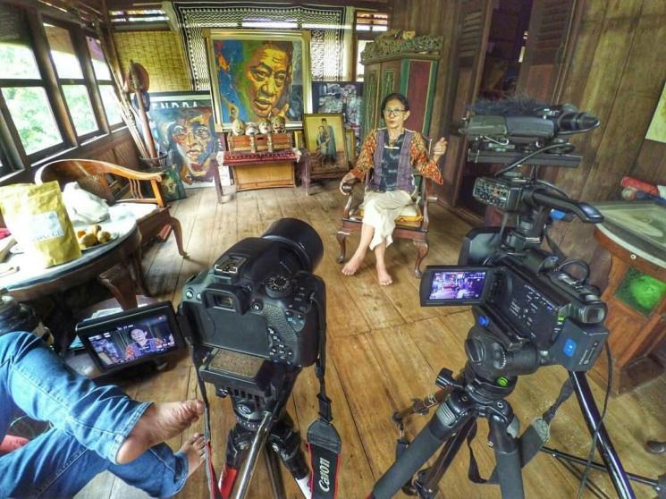 Istri WS Rendra, Ken Zuraida [Instagram/rekamfilms]