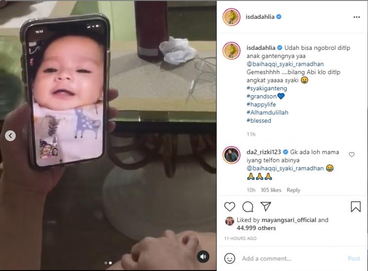 Iis Dahlia ngobrol bareng anak Rizki DA. (Instagram/isdadahlia)