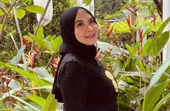 7 Potret Terbaru Ulfa Dwiyanti yang Awet Muda, Kini Tampil Berhijab dan Manglingi!