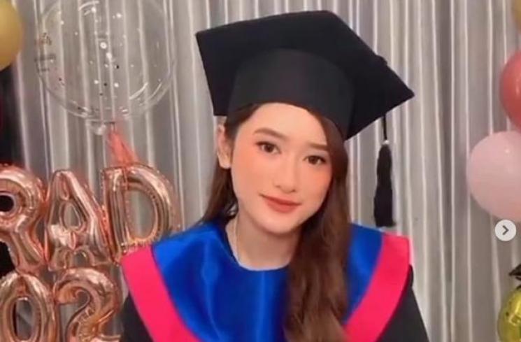Momen wisuda Amanda Caesa (Instagram/@ancaofficial_)