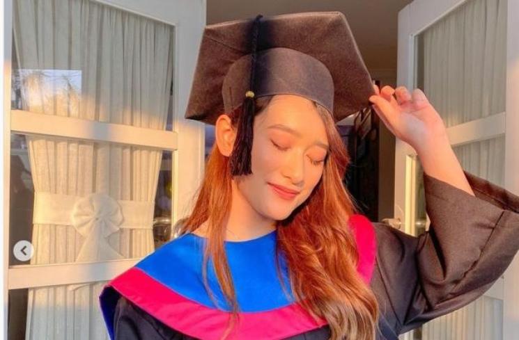 Momen wisuda Amanda Caesa (Instagram/@amandacaesaa)