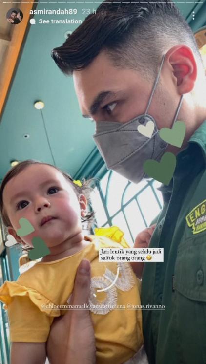 Jonas Rivanno bersama Baby Chloe (Instagram/@asmirandah89)
