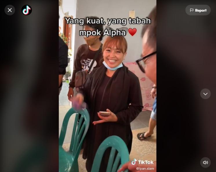 Sifat asli Mpok Alpa terungkap. (TikTok)