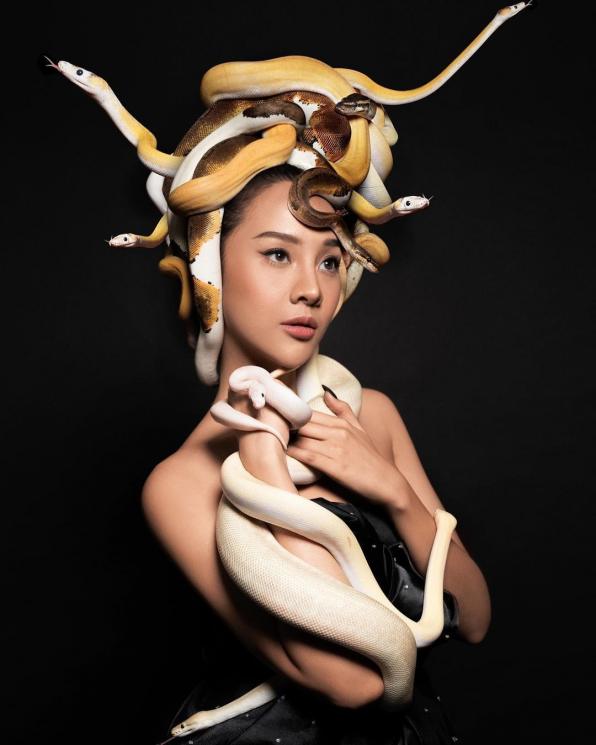 Artis Pemotretan Bareng Ular (Instagram/@anyageraldine)