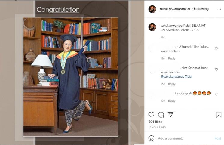 Anak Tukul Arwana, Novita Eka Afriana wisuda. (Instagram/tukul.arwanaofficial)