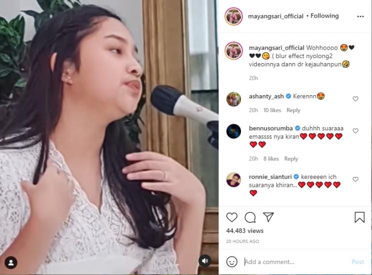 Mayangsari diam-diam merekam Khirani bernyanyi. (Instagram/mayangsari_official)