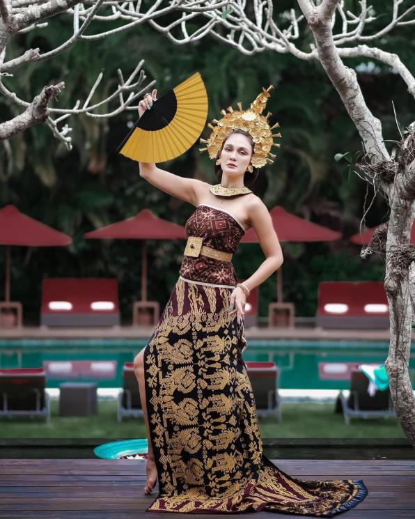 Artis Pakai Baju Adat Bali (instagram/@lunamaya)