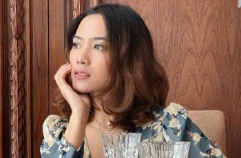 8 Potret Tania Anak Sambung Elma Theana, Hot Mama!