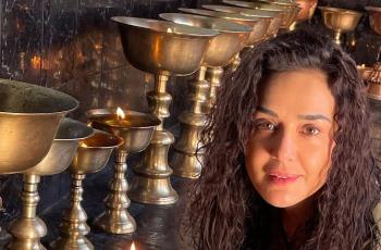 9 Pesona Preity Zinta Berambut Keriting, Tetap Cantik Memukau