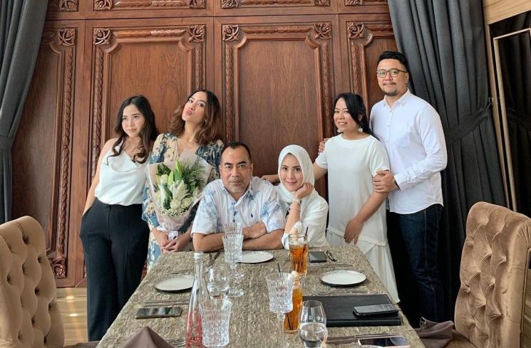 Potret Tania Anak Sambung Elma Theana (Instagram/@juliandabarus)