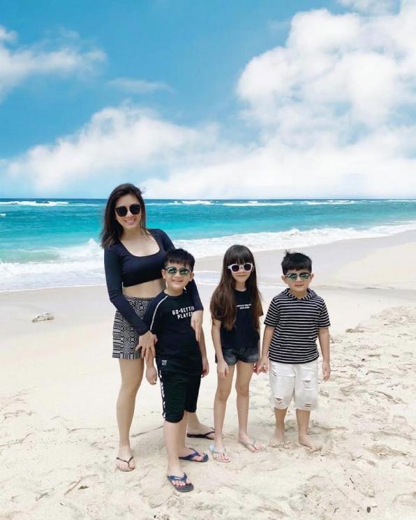 Dhena Devanka dan anak-anaknya (instagram.com)