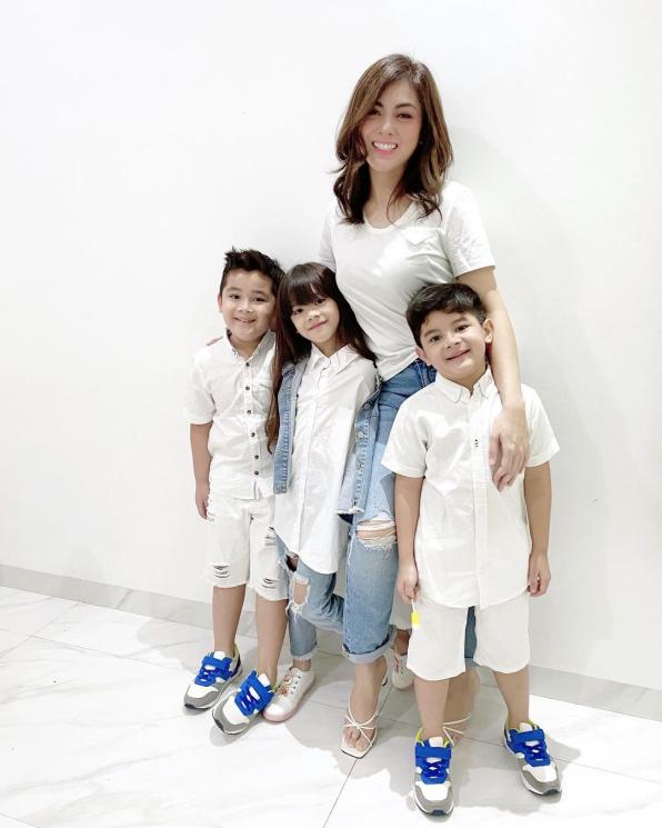 Dhena Devanka dan anak-anaknya (instagram.com)