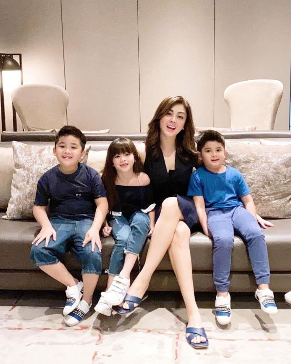 Dhena Devanka dan anak-anaknya (instagram.com)