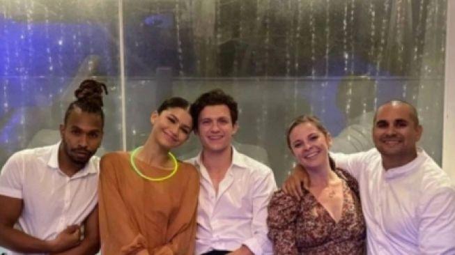Potret Tom Holland dan Zendaya (instagram/@tomdayadaily)