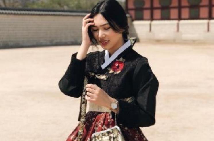 Artis Indonesia Pakai Hanbok (instagram/@isyanasarasvati)