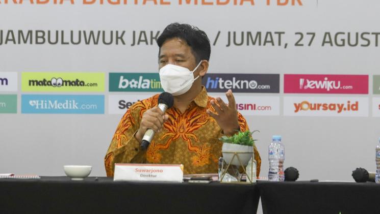 COO PT Arkadia Digital Media Tbk yang juga Pemimpin Redaksi Suara.com Suwarjono saat mempresentasikan perkembangan Perseroan dalam agenda Paparan Publik atau Pubex 2021, yang digelar secara hibrid (online & offline) di Jambuluwuk Hotel Thamrin, Jakarta, Jumat (27/8/2021).