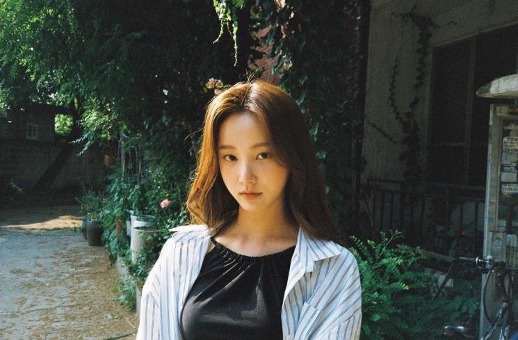 Yeonwoo eks Momoland. (Instagram/chloelxxlxx)