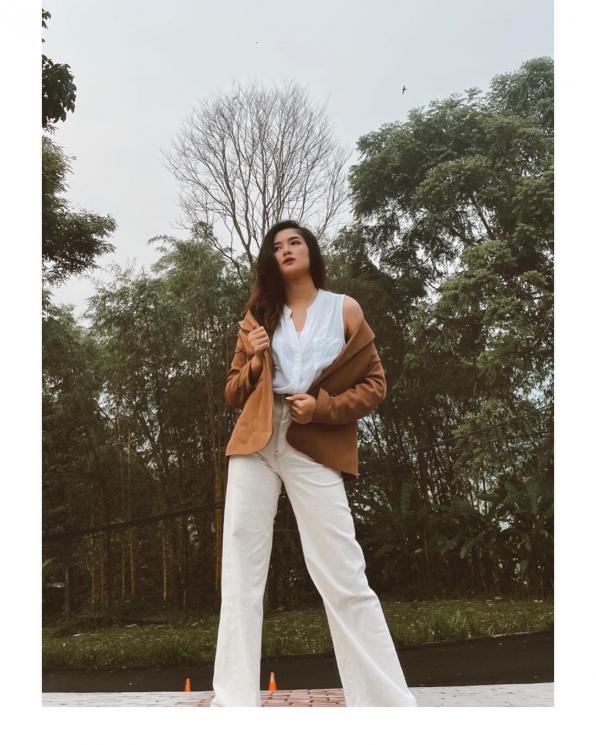 OOTD Ochi Rosdiana (Instagram/@ochi24)