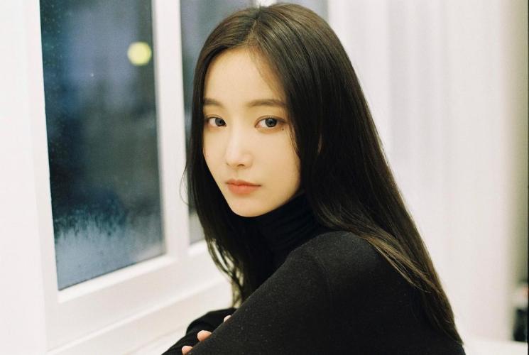 Yeonwoo eks Momoland. (Instagram/chloelxxlxx)