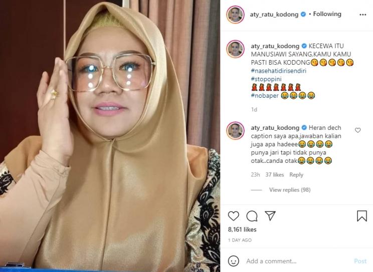 Aty Kodong berhijab. (Instagram/aty_ratu_kodong)