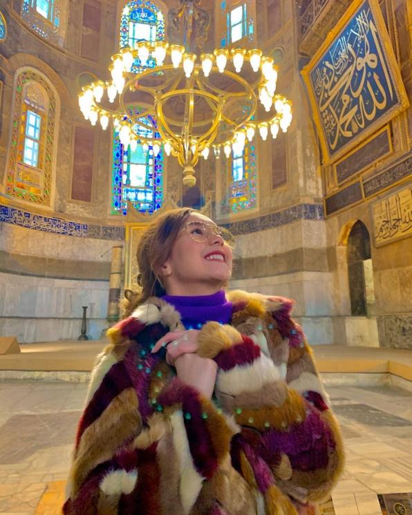 Potret Artis Kunjungi Hagia Sophia (Instagram/@bebytsabina)