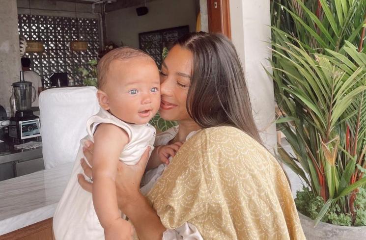 Jennifer Bachdim dan anak (Instagram/@jenniferbachdim)