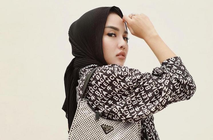 Gaya Hijab Medina Zein (Instagram/@medinazein)