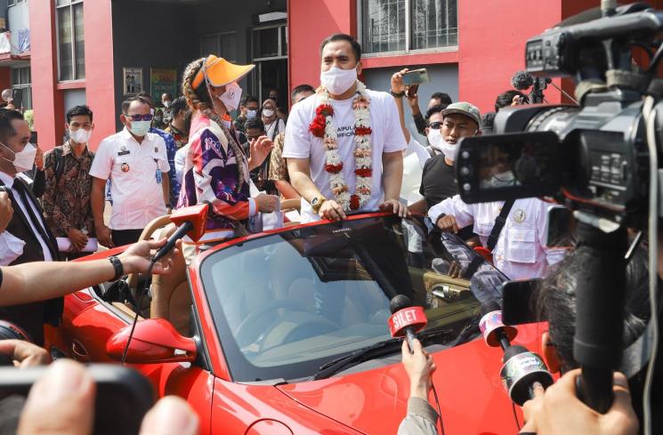 Saipul Jamil bebas dan meninggalkan Lapas Cipinang. [MataMata.com/Alfian Winanto]