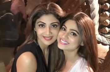 7 Kakak Beradik Bollywood Bak Kembar: Shilpa dan Shamita Shetty Miripnya Kebangetan!