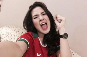 6 Gaya Artis yang Ikut Merayakan Thomas Cup 2020: Raisa Auto Sewa Lapangan