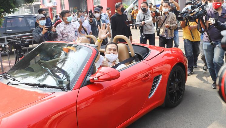 Saipul Jamil bebas dan meninggalkan Lapas Cipinang. [MataMata.com/Alfian Winanto]