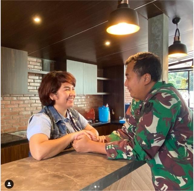 Potret Joy Tobing dan Kekasih (Instagram/@yoxforchrist)