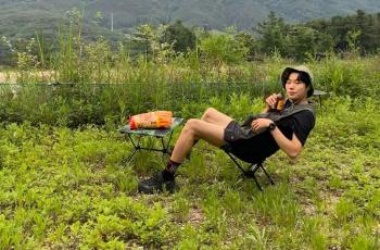 8 Potret Ryu Jun Yeol di Luar Drama 'Lost', Suka Pakai Celana Pendek dan Topi