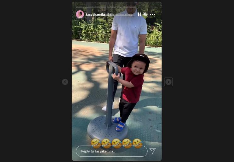 Tasya Kamila dan Randi Bachtiar ajak Arrasya ke taman bermain. (Instagram/tasyakamila)
