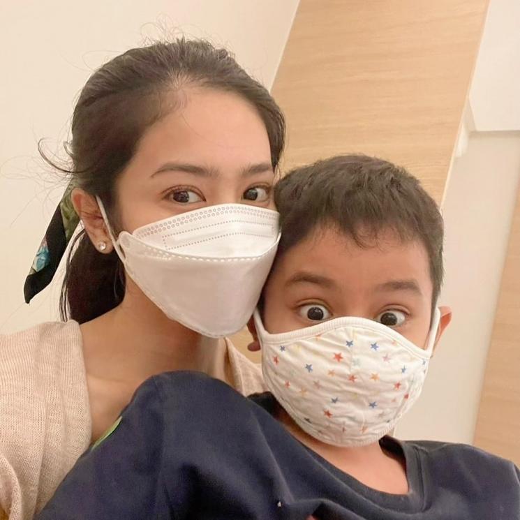 Bunga Zainal dan anaknya. (Instagram/@bungazainal05)
