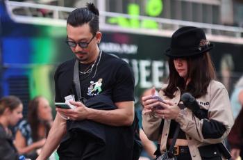 Denny Sumargo Ogah Digandeng Istri, Netizen Maklum: Mending Gini Ketimbang Mesra di Kamera Doang