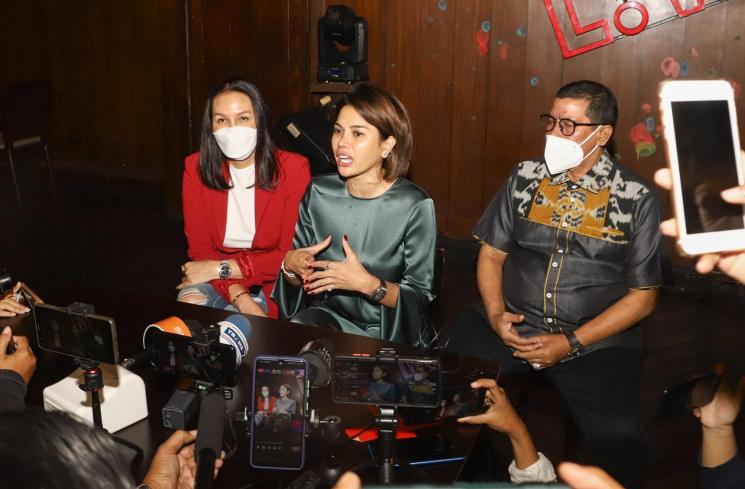 Nikita Mirzani gelar konferensi terkait kasusnya dengan Dipo Latief. [MataMata.com/Alfian Winanto]