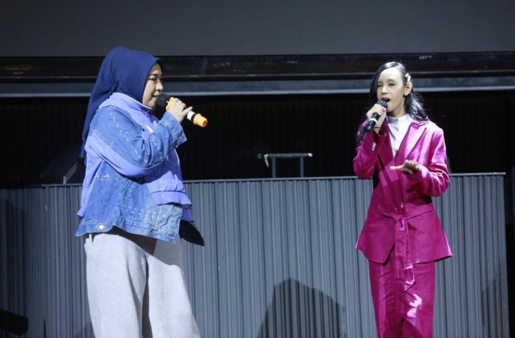 Melly Goeslaw dan Dinda Ghania. (MataMata.com/Muhammad Anzar Anas)