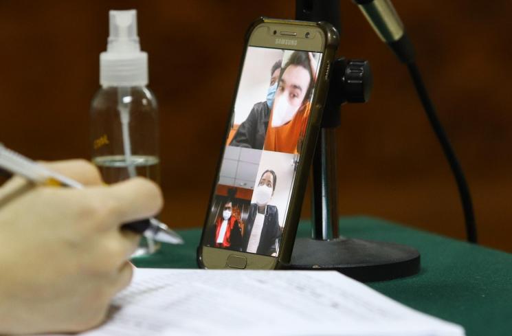Sidang Jeff Smith dihadiri Aisyah Aqilah. (MataMata.com/Alfian Winanto)