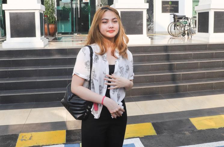 Sidang Jeff Smith dihadiri Aisyah Aqilah. (MataMata.com/Alfian Winanto)