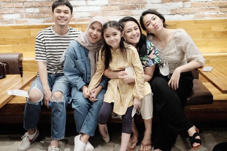 Potret Kompak Marshanda dan Nesyana Istri Ben Kasyafani. (Instagram/nesyanabila)