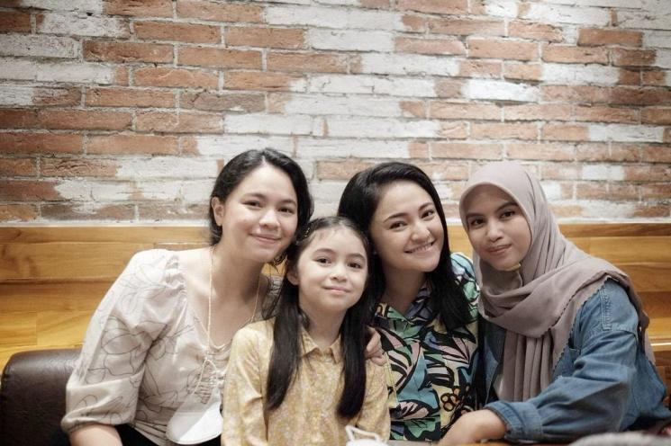 Potret Kompak Marshanda dan Nesyana Istri Ben Kasyafani. (Instagram/nesyanabila)