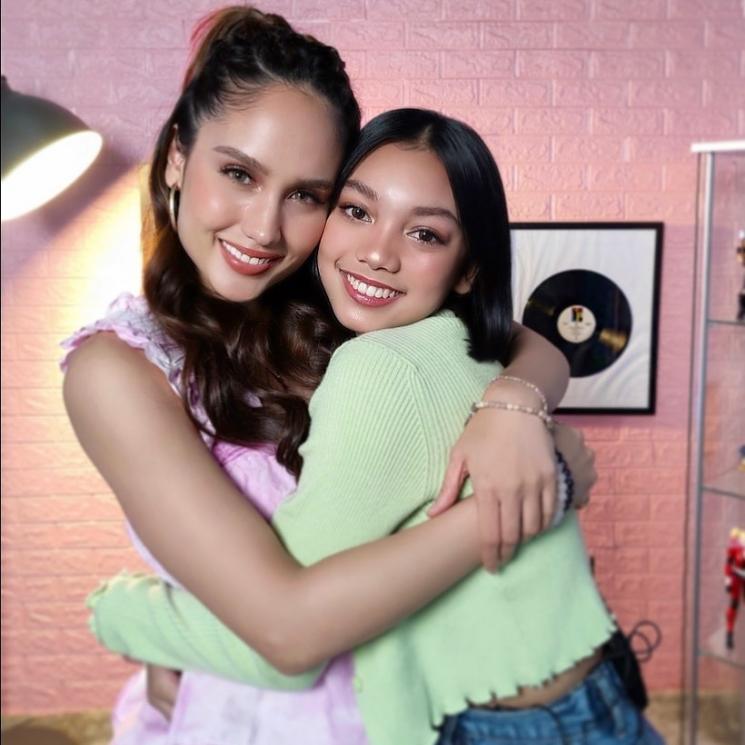 Adu Gaya Naura Ayu vs Cinta Laura (instagram/@naura.ayu/@claurakiehl)