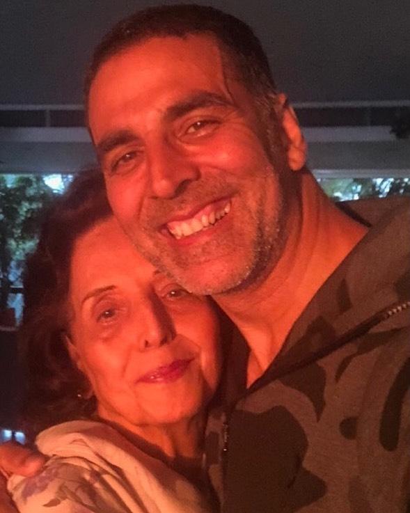 Akshay Kumar dan ibunya, Aruna Bhatia (Instagram/@akshaykumar)