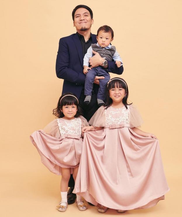 Potret Desta Momong Anak (Instagram/@desta80s)