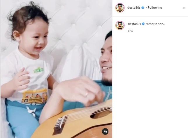 Potret Desta Momong Anak (Instagram/@desta80s)