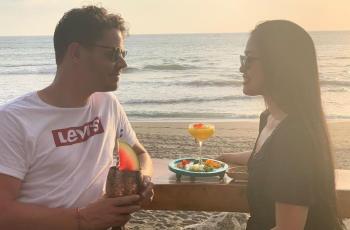 Pacar Bule Ultah, Gracia Indri Beri Kecupan Manis Bikin Baper