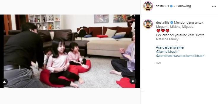 Potret Desta Momong Anak (Instagram/@desta80s)